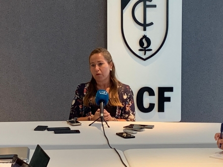 Patricia Rodríguez aseguró en el encuentro mantenido con la prensa que ningún jugador del Granada ha pedido salir (JOSÉ VELASCO / GRJ)