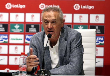 Pep Boada, director deportivo del Granada CF, en la presentación de Bacca (JOSÉ VELASCO)