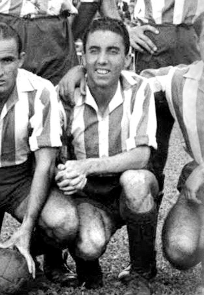 Trompi ha sido elegido como el mejor jugador del Granada en Primera División tras una votación realizada por LaLiga Trompi ha sido elegido como el mejor jugador del Granada en Primera División tras una votación realizada por LaLiga