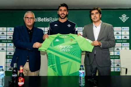 Rui Silva, junto a Antonio Cordón (izq.) y Ángel Haro (der.) durante su presentación con el Betis (REAL BETIS BALOMPIÉ)