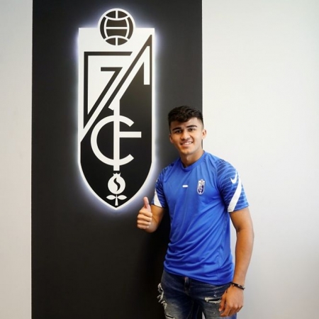 Adrián Cova es el primer fichaje del Recreativo (GRANADA CF)