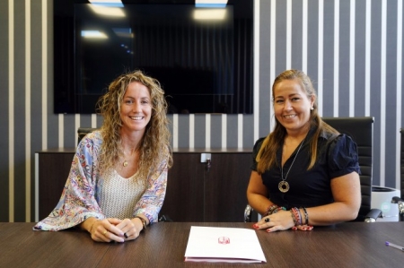 Lauri, junto a Patricia Rodríguez, durante el acto de su renovación como granadinista (GCF)