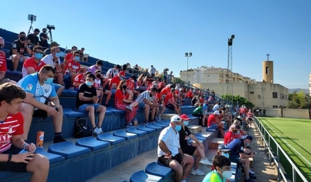 Aspecto que presentó la grada el pasado lunes en la Ciudad Deportiva de la RFAF de Marbella en el Granada - Bournemouth (FRAN CALVO)