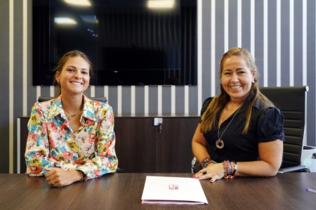 Laura Pérez, junto a la consejera Patricia Rodríguez, renueva hasta 2022 (GCF)