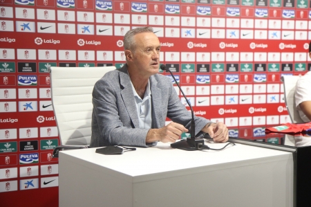 Pep Boada, durante la presentación de Luis Abram como jugador del Granada (JOSÉ VELASCO / GRJ)