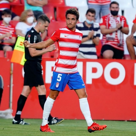 Luis Milla celebra su gol ayer ante el Málaga (PEPE VILLOSLADA / GCF)