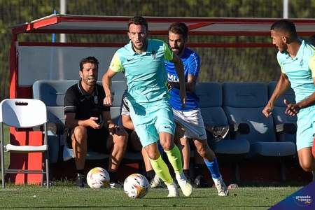 Quini, durante el encuentro de esta tarde ante el Linares (JOSÉ M. BALDOMERO)