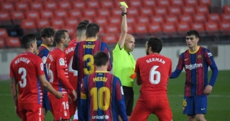González Fuertes arbitrará el Villarreal - Granada de este lunes