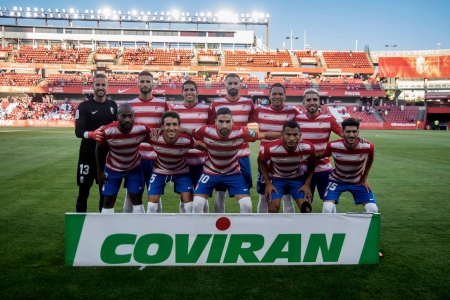 Once del Granada ante el Málaga en el Trofeo Ciudad de Granada (JOSÉ VELASCO / GRJ)
