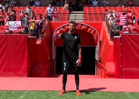 Luís Maximiano ha sido presentado esta mañana como nuevo portero del Granada CF (JOSÉ VELASCO)