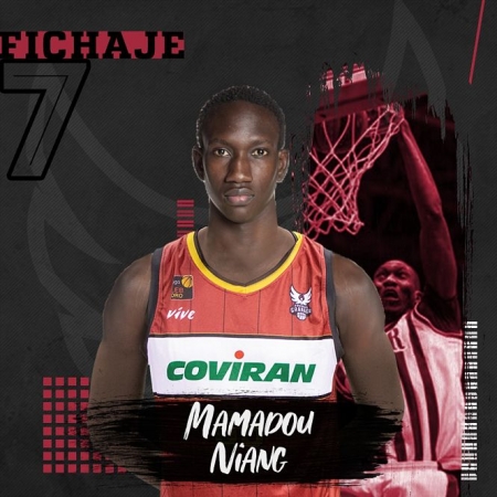 Mamadou Niang será el `center` del Covirán Granada (FUNDACIÓN CB GRANADA)