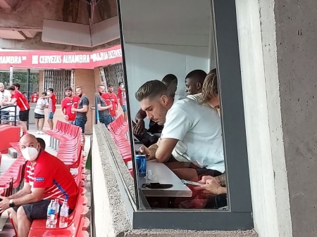 Rubén Rochina ha presenciado el Granada - Valencia esta tarde desde el `Nuevo Los Cármenes` (FRAN CALVO)