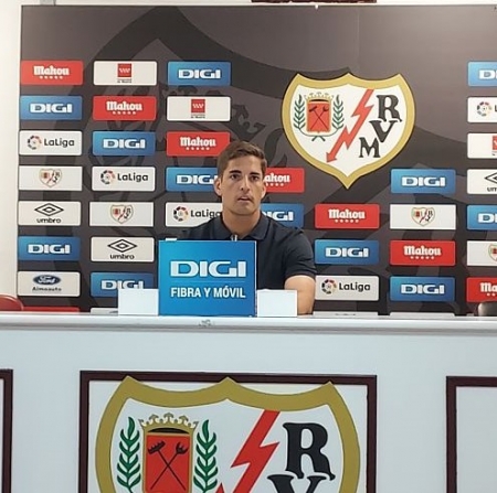 Robert Moreno, durante la comparecencia de prensa en Vallecas (FRAN CALVO)