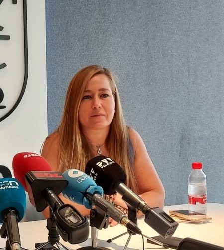 Patricia Rodríguez, durante la reunión con los medios de comunicación esta mañana en el `Nuevo Los Cármenes` (FRAN CALVO)