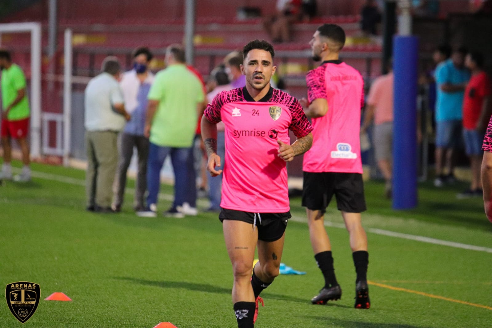 Ezequiel Calvente tendrá que estar fuera de los terrenos de juego durante unos meses por una grave lesión (ARENAS DE ARMILLA) Ezequiel Calvente tendrá que estar fuera de los terrenos de juego durante unos meses por una grave lesión (ARENAS DE ARMILLA)