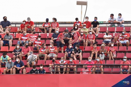 El `Nuevo Los Cármenes` podría acoger a unos 11.500 espectadores durante septiembre (JOSÉ M. BALDOMERO)