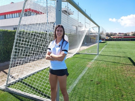 María Pi posa en la portería de la Ciudad Deportiva (FRAN CALVO)