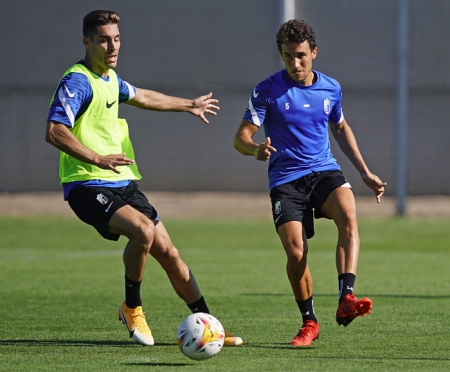 Rochina y Milla, durante el entrenamiento de esta mañana en la Ciudad Deportiva (PEPE VILLOSLADA / GCF)