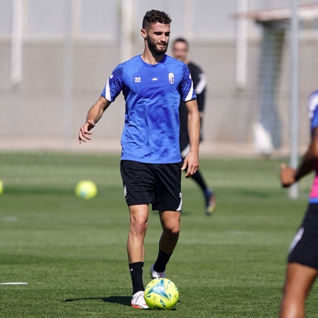 Domingos Duarte, durante el entrenamiento de esta mañana en la Ciudad Deportiva (PEPE VILLOSLADA / GCF)