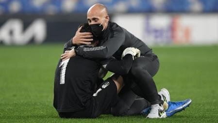 Rui Silva, llorando en Nápoles al término del partido (FRANCESCO PECORARO / GETTY IMAGES)