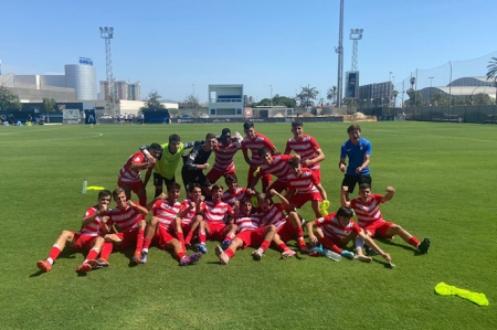 El juvenil del Granada celebra la victoria en Málaga (CANTERA NAZARÍ) 