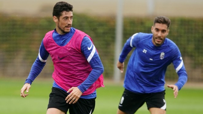 Escudero y Rochina, durante la sesión de recuperación de hoy en la Ciudad Deportiva (PEPE VILLOSLADA / GCF) Escudero y Rochina, durante la sesión de recuperación de hoy en la Ciudad Deportiva (PEPE VILLOSLADA / GCF)
