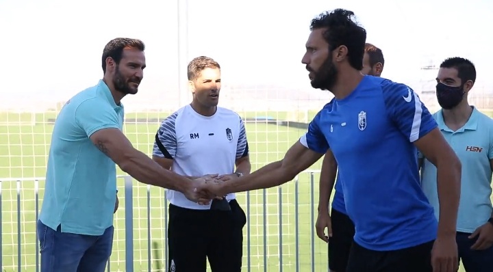 Saúl Craviotto visitó al Granada CF durante su entrenamiento esta mañana en la Ciudad Deportiva (GCF TV) Saúl Craviotto visitó al Granada CF durante su entrenamiento esta mañana en la Ciudad Deportiva (GCF TV)