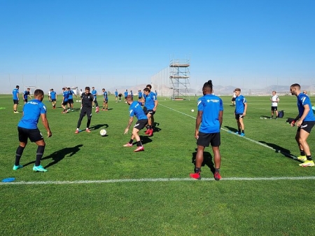 Imagen del entrenamiento del Granada esta mañana en la Ciudad Deportiva (FRAN CALVO) 