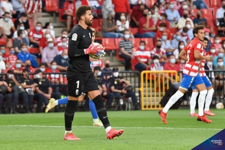 Maximiano evitó una derrota más abultada del Granada CF (JOSÉ M. BALDOMERO) 