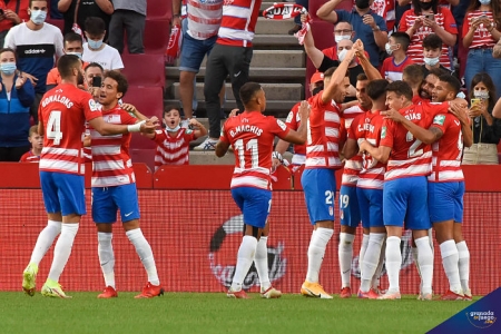 El Granada espera hoy celebrar su primera victoria de la temporada ante el Celta (JOSÉ M. BALDOMERO)