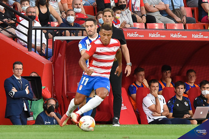 Machís, que salió lesionado en el último encuentro del Granada ante la Real, ha entrado en la convocatoria para viajar a Vigo (JOSÉ M. BALDOMERO) Machís, que salió lesionado en el último encuentro del Granada ante la Real, ha entrado en la convocatoria para viajar a Vigo (JOSÉ M. BALDOMERO)