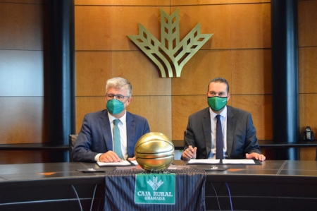 Imagen de la firma del convenio (CAJA RURAL)