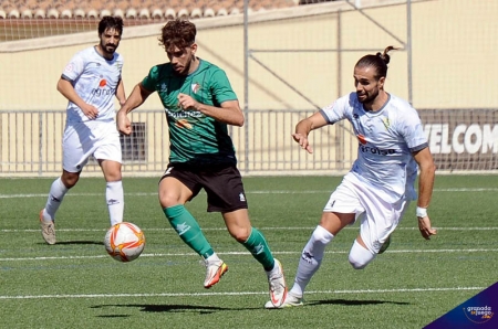 El CD Huétor Vega tendrá un partido complicado ante el Marbella (JOSÉ M. BALDOMERO)