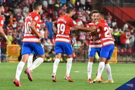 El Granada recibe al Sevilla con la imperiosa necesidad de ganar (JOSÉ M. BALDOMERO)