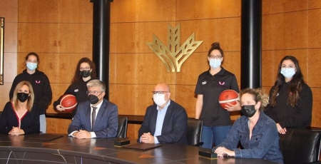 Caja Rural Granada y su Fundación han renovado el patrocinio del primer equipo de baloncesto de LF Challenge , Club Deportivo Tear Ramón y Cajal (CAJA RURAL) 