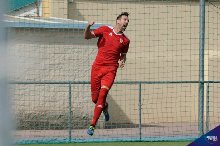 Moi Gómez celebra el gol anotado en el campo del Céltic CF (JOSÉ M. BALDOMERO)
