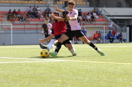 Estepona y Arenas disputaron un partido muy intenso (JORGE LOZANO) 