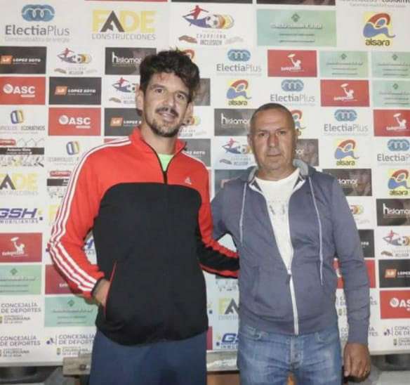 Lebí Cantero junto al director deportivo del Churriana, José Carlos Soto, en su presentación (CHURRIANA CF)