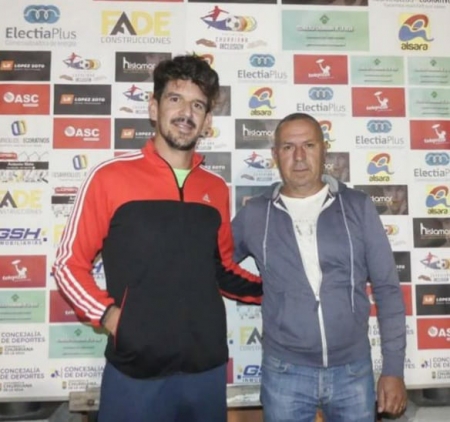 Lebí Cantero junto al director deportivo del Churriana, José Carlos Soto, en su presentación (CHURRIANA CF)