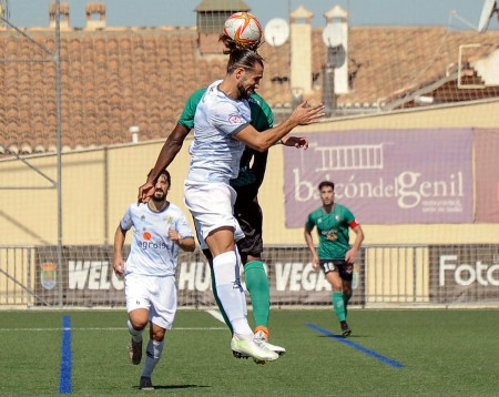 El Huétor Tájar protagoniza ante el Motril el partidazo de la jornada (JOSÉ M. BALDOMERO)