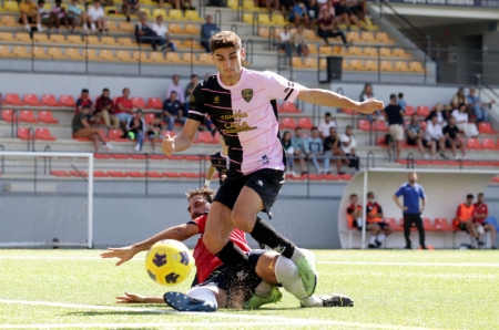 El Arenas de Armilla recibe en su estadio a La Cañada At. (JORGE LOZANO)