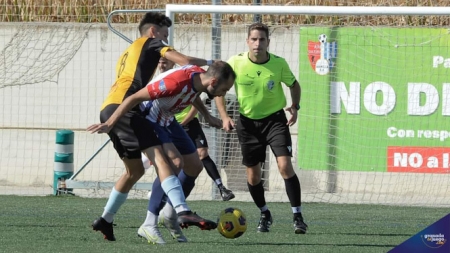 El partido entre Arenas y Berja fue muy intenso (JOSÉ M. BALDOMERO)