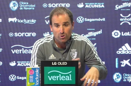 Jagoba Arrasate, durante la rueda de prensa previa al encuentro frente al Granada (OSASUNA TV)