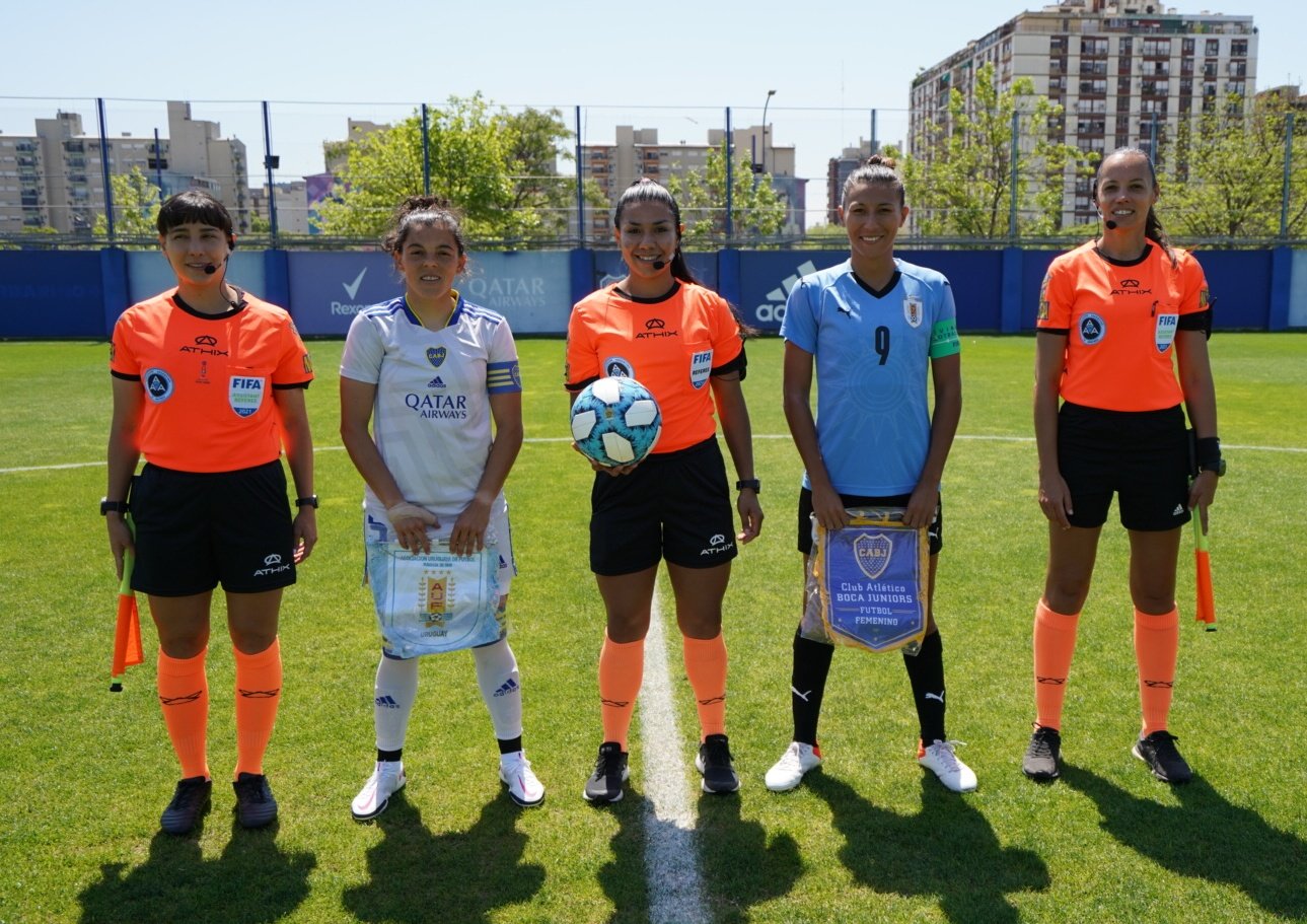 Pamela González portó el brazalete de Uruguay en la victoria de su selección ante Boca Juniors (AUF FEMENINO) Pamela González portó el brazalete de Uruguay en la victoria de su selección ante Boca Juniors (AUF FEMENINO)