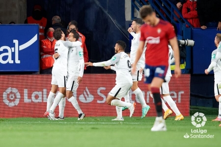 Montoro celebra junto a sus compañeros el gol anotado en `El Sadar` (LALIGA)