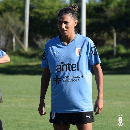 Pamela González, durante un entrenamiento reciente con la selección uruguaya (AUF FEMENINO)