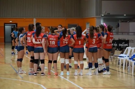 El Universidad de Granada femenino durante un tiempo muerto (DEPORTES UGR) 