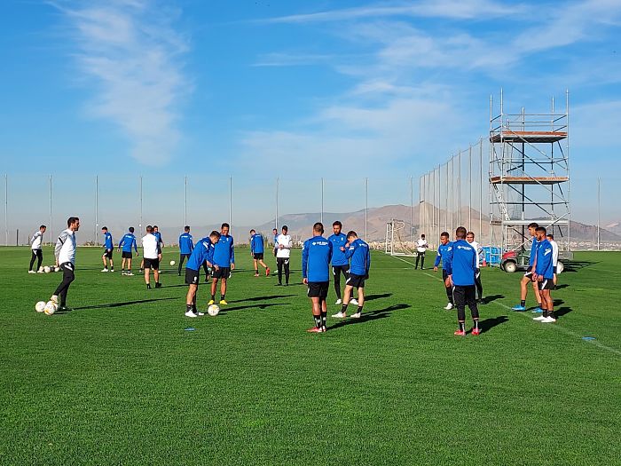 Imagen del entrenamiento del Granada durante la mañana del lunes en la Ciudad Deportiva (FRAN CALVO) Imagen del entrenamiento del Granada durante la mañana del lunes en la Ciudad Deportiva (FRAN CALVO)