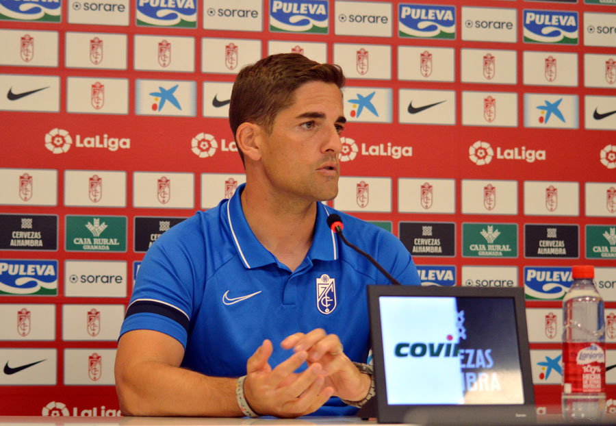 Robert Moreno, durante la rueda de prensa de este miércoles previa al duelo frente al Getafe (JAVIER PALMA / GRJ) Robert Moreno, durante la rueda de prensa de este miércoles previa al duelo frente al Getafe (JAVIER PALMA / GRJ)