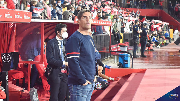 Robert Moreno, en los instantes previos del Granada - Getafe en el `Nuevo Los Cármenes` (JOSÉ M. BALDOMERO) Robert Moreno, en los instantes previos del Granada - Getafe en el `Nuevo Los Cármenes` (JOSÉ M. BALDOMERO)